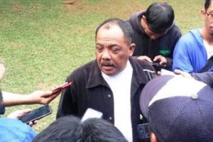 Eka Santosa saat diwawancarai sejumlah wartawan.